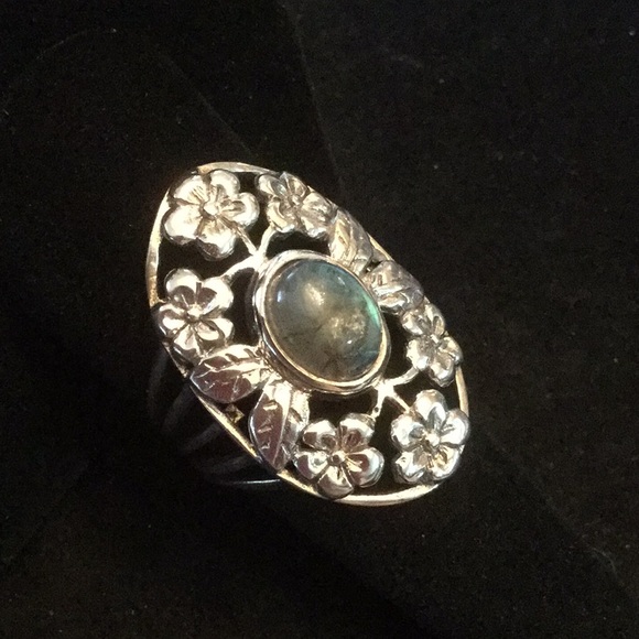 Exquisite Artistic Genuine Labradorite Ring - Picture 2 of 8